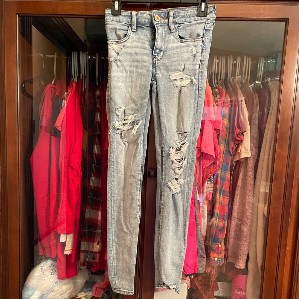 AE brand distressed jeggings. Sz 2
